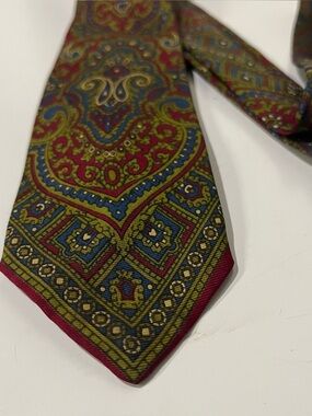 Vintage Veneto 100% Silk Italian Tie Paisley Red Green Blue Gold 2.75"W